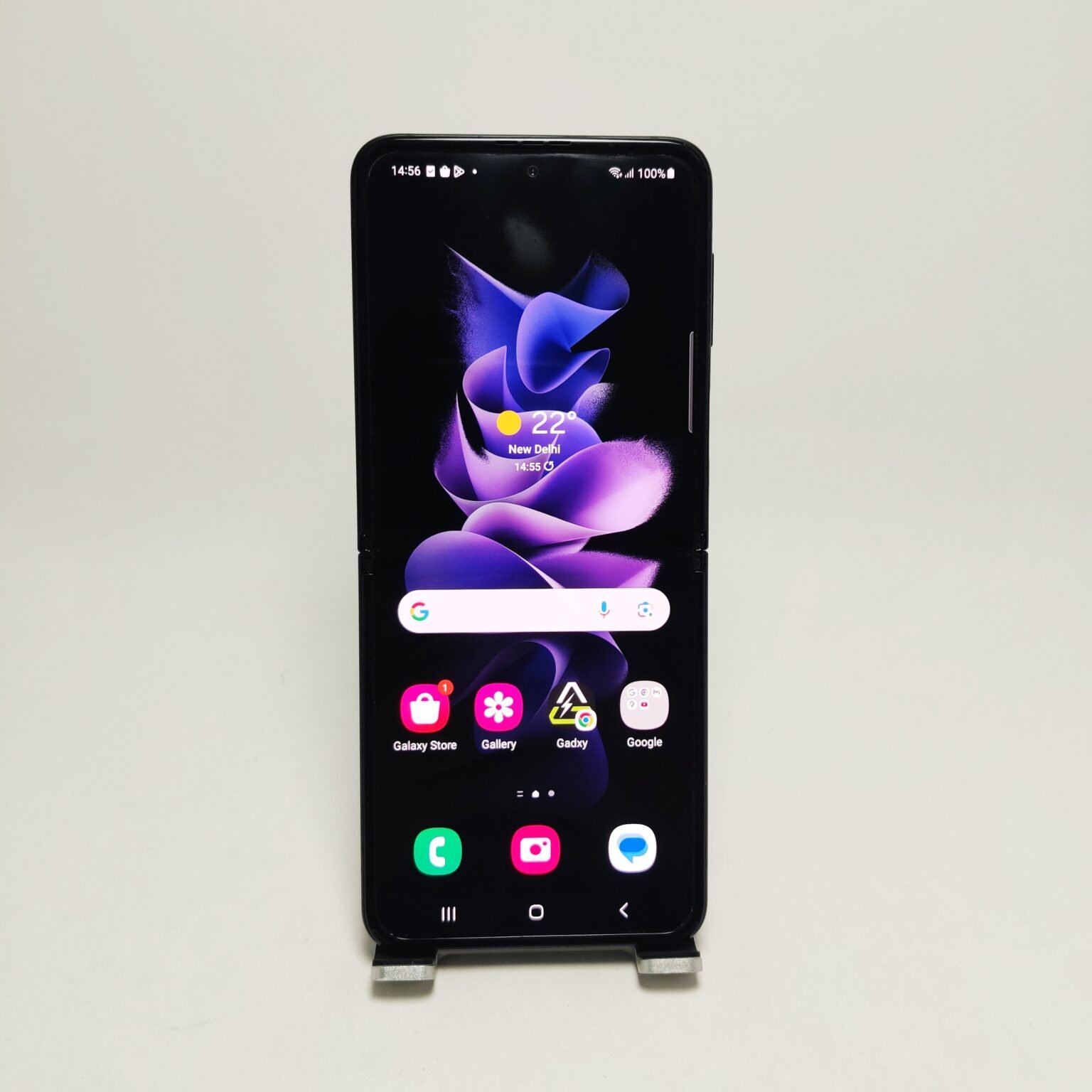 Samsung Galaxy Z Flip5 5G - Phantom Black- 8GB RAM - 128GB Storage - Second Hand – photo 3