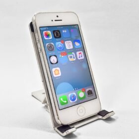 Refurbished Apple iPhone 5 16GB White for sale – Best price, great condition, Pan India delivery available front view image